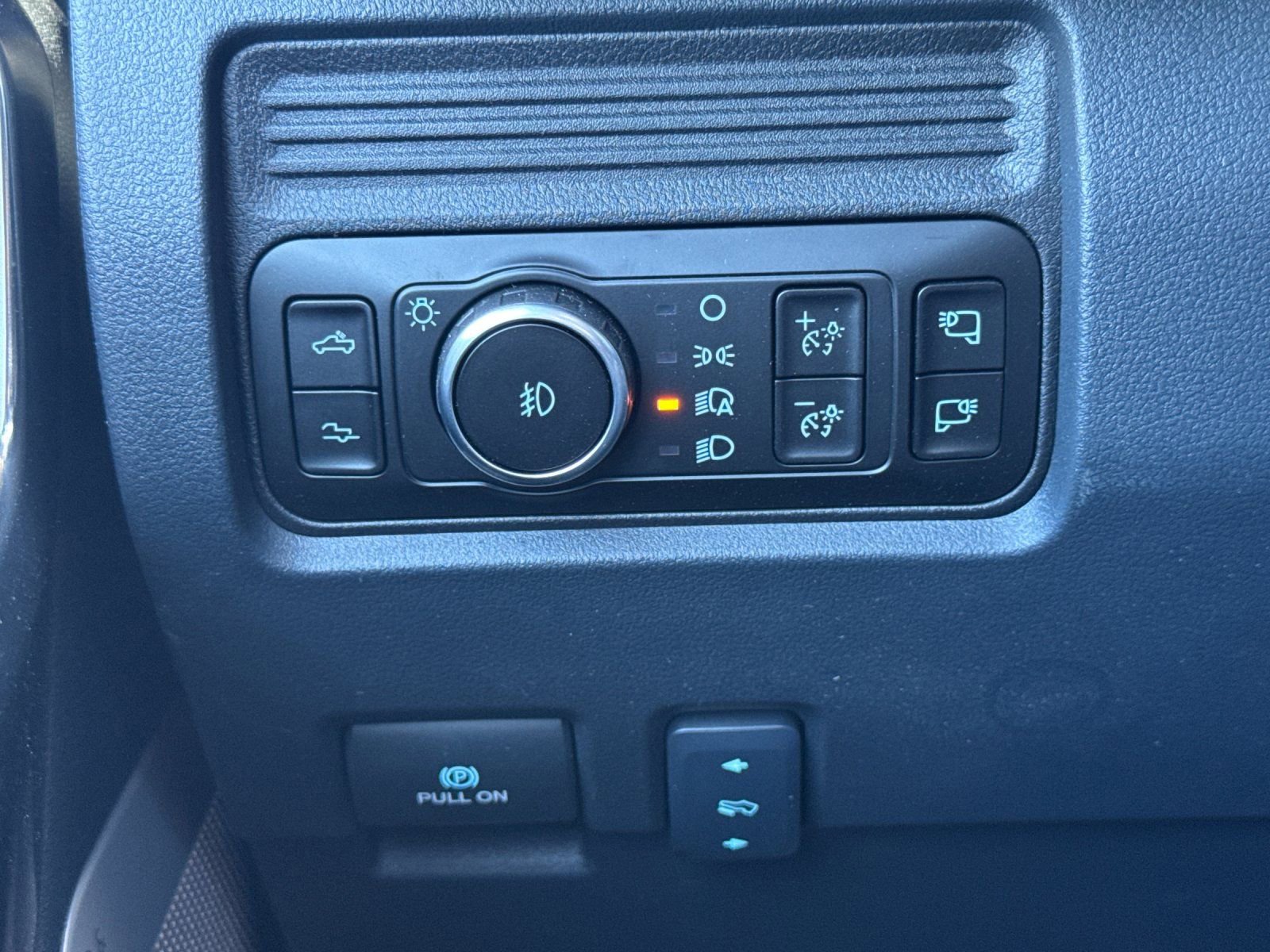 New 2026 Ford F350 Platinum w/ FX4 Off-Road Package image 30