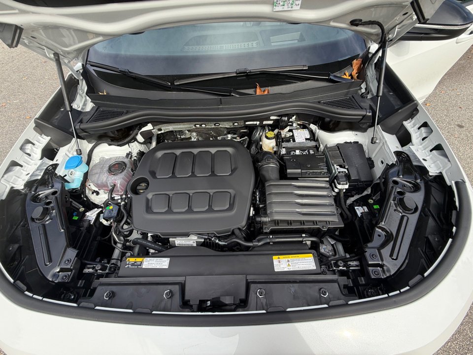 New 2026 Volkswagen Tiguan SE R-Line image 16