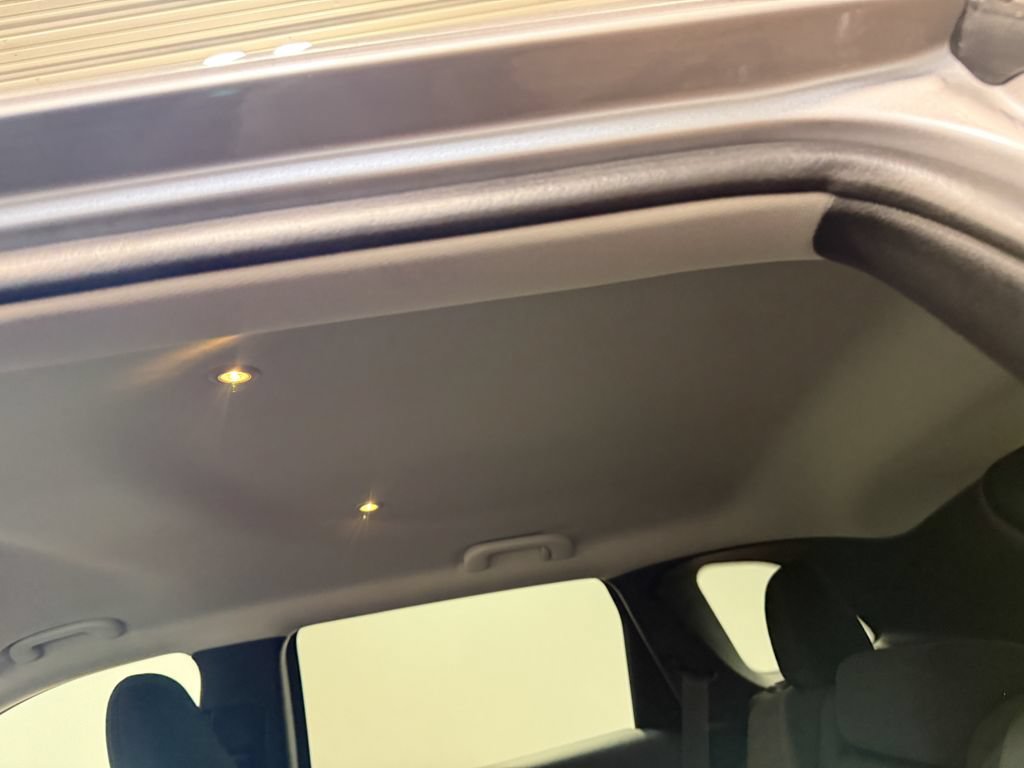 Used 2019 Jeep Cherokee Latitude w/ Comfort & Convenience Group AWD/4WD image 10