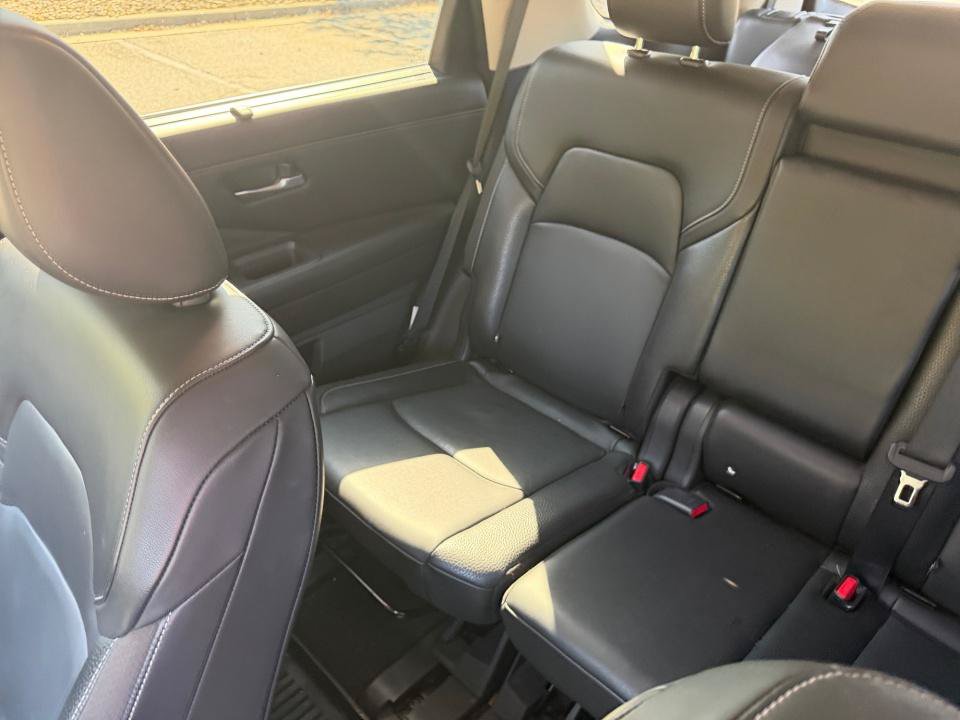 Used 2022 Nissan Pathfinder SL AWD/4WD image 29