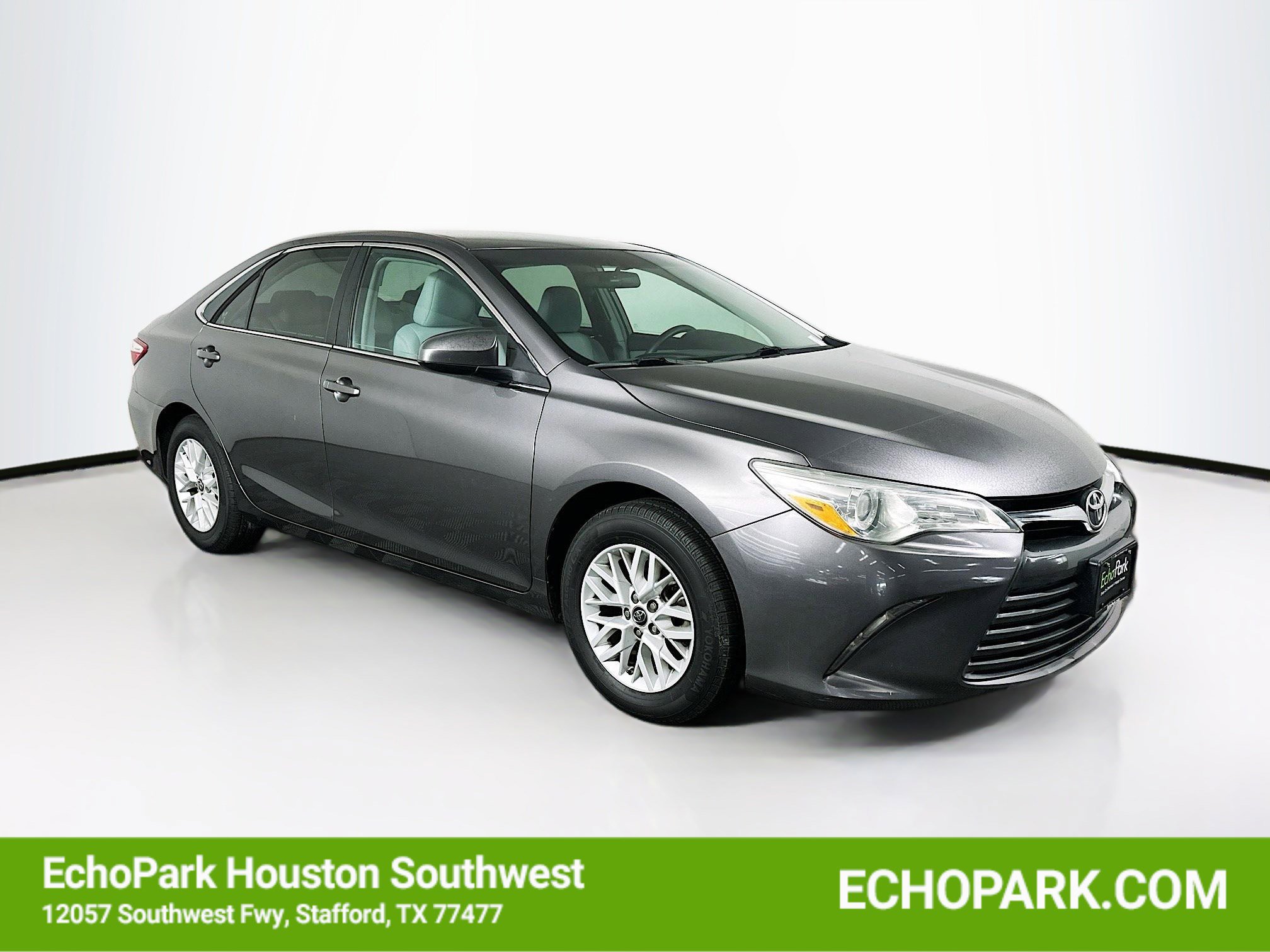 Used 2016 Toyota Camry LE FWD image 1