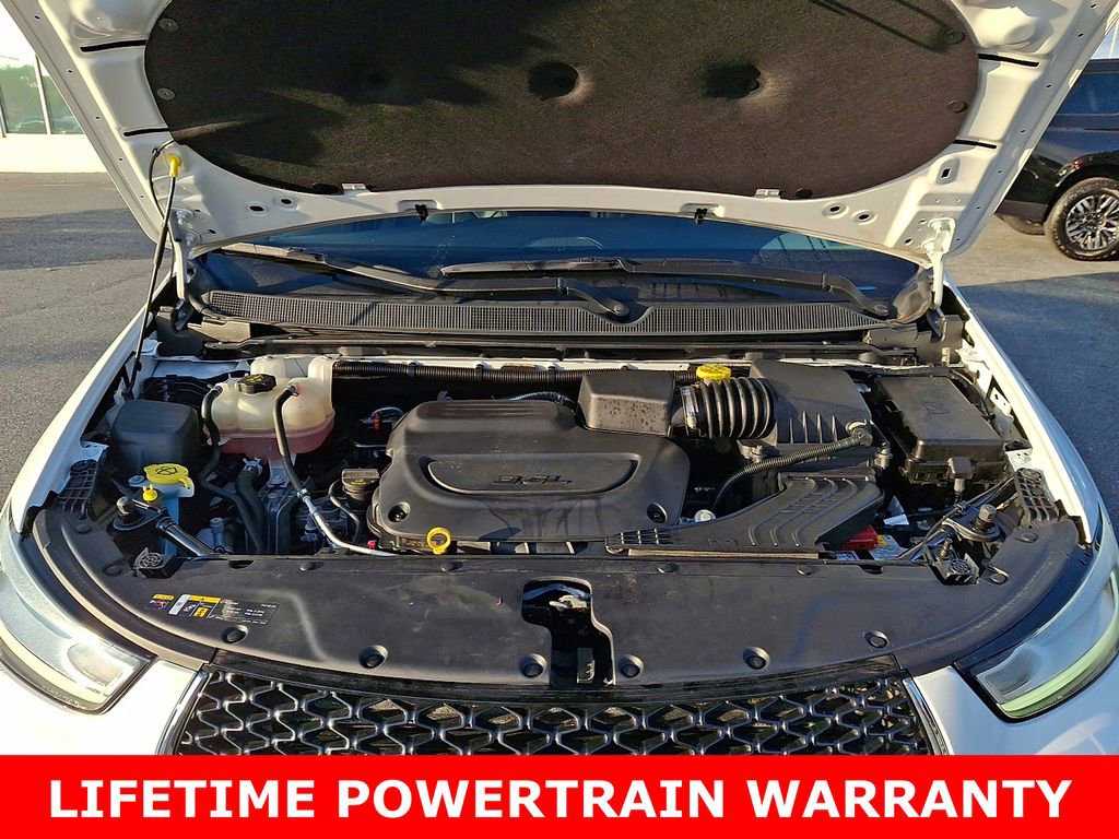 Used 2022 Chrysler Pacifica Touring-L w/ Uconnect Theater Family Group image 30