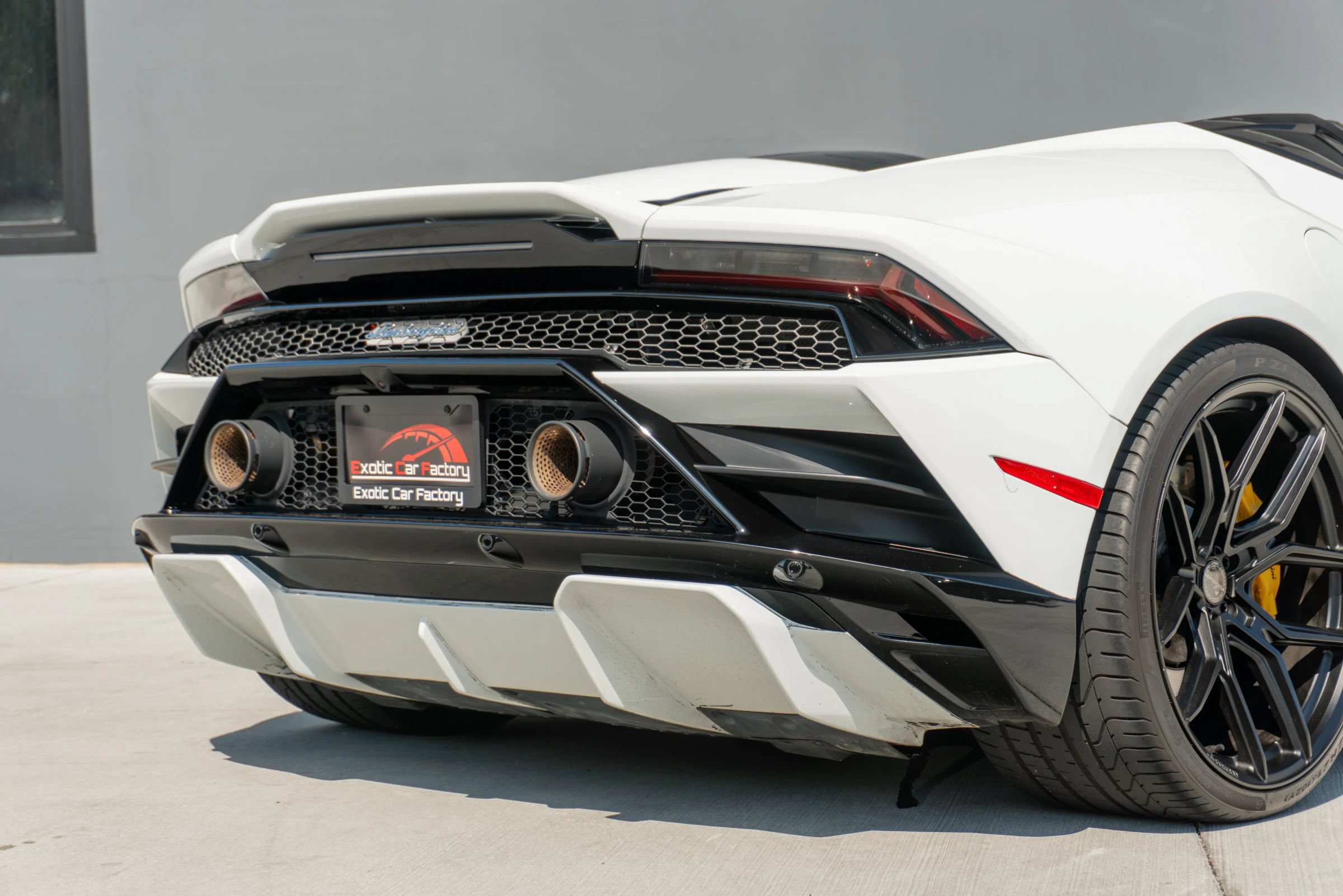 Used 2021 Lamborghini Huracan EVO RWD image 39