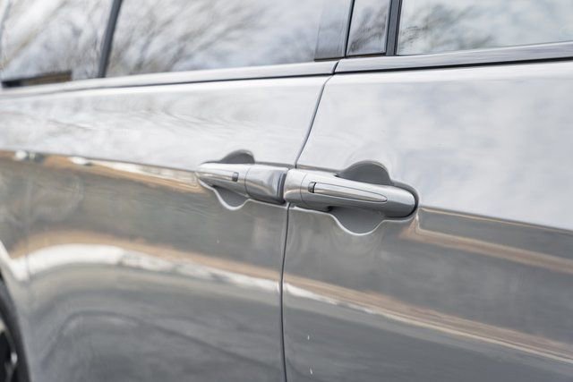 Used 2025 Chrysler Pacifica Limited image 26