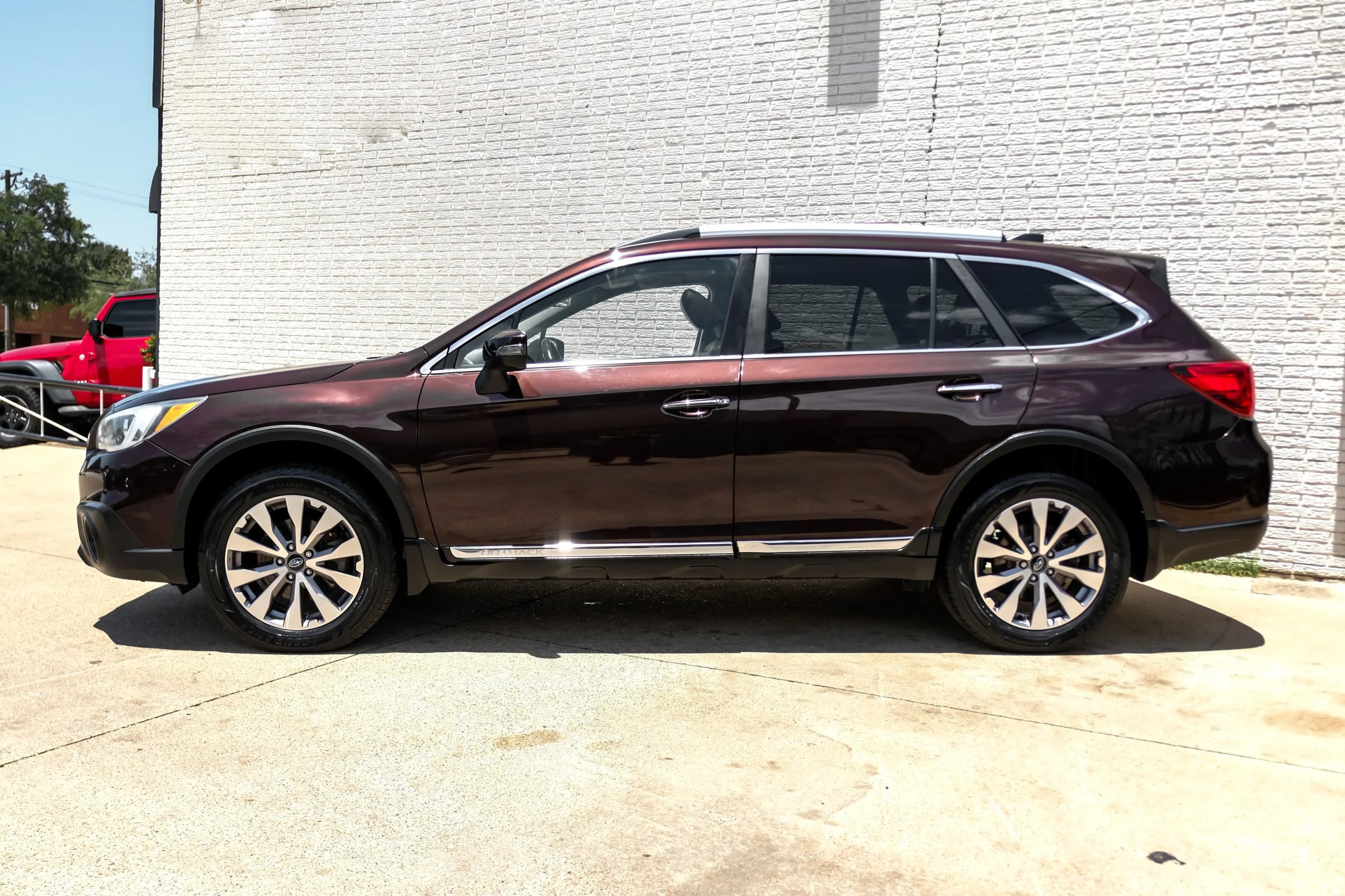 Used 2017 Subaru Outback 2.5i Touring AWD/4WD image 11
