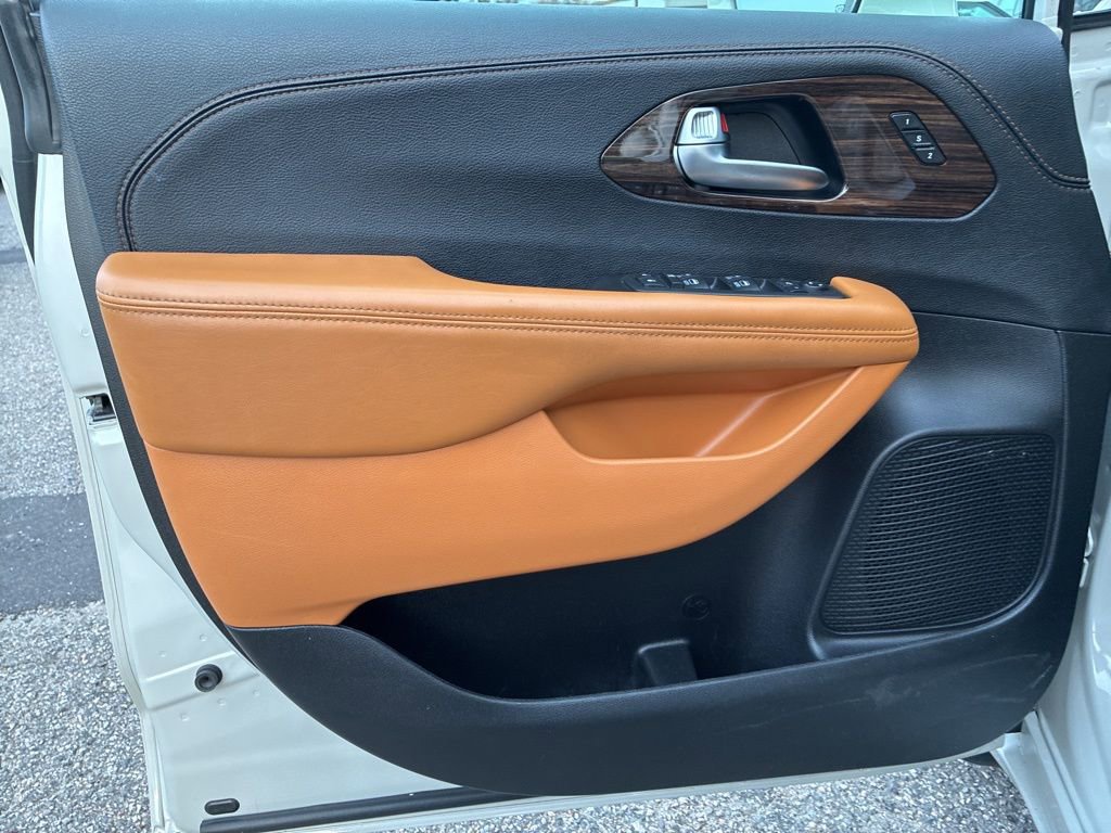 Used 2021 Chrysler Pacifica Pinnacle image 11