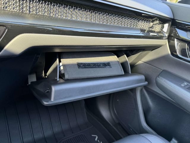 Certified 2024 Chevrolet Trax RS w/ Sunroof Package FWD image 33