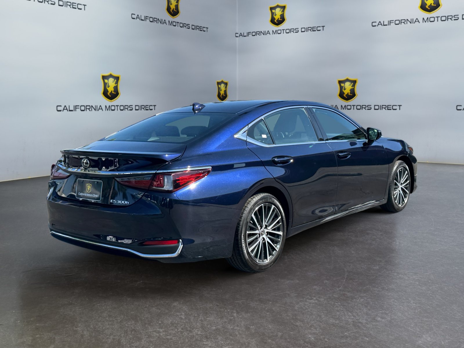 Used 2024 Lexus ES 300h w/ Premium Package FWD image 5