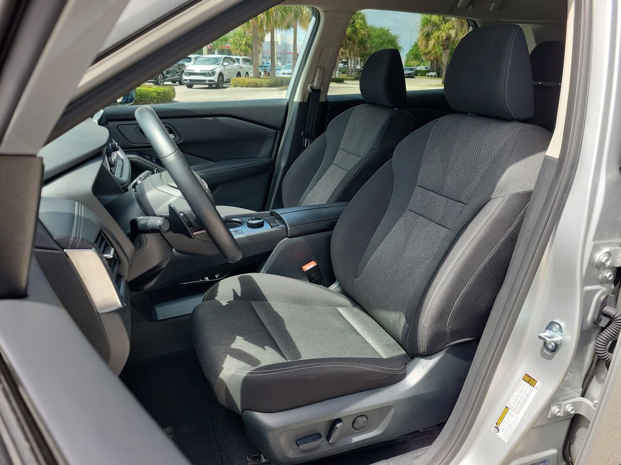 Used 2025 Nissan Rogue SV AWD/4WD image 17