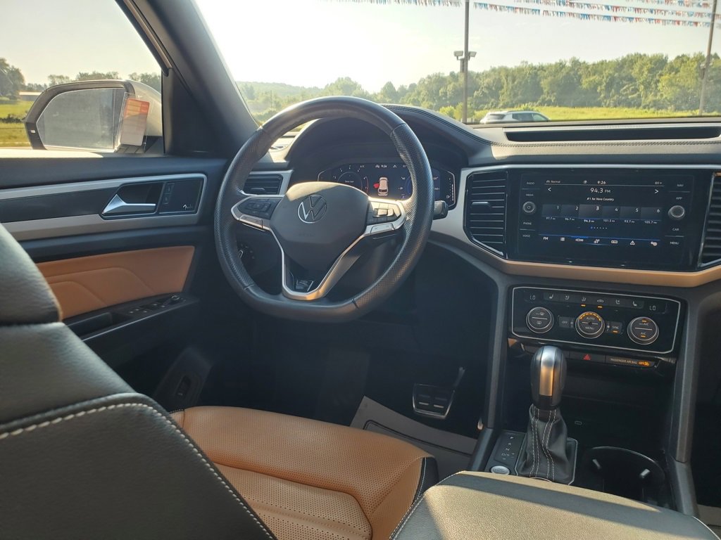 Used 2022 Volkswagen Atlas Cross Sport SEL Premium R-Line image 34