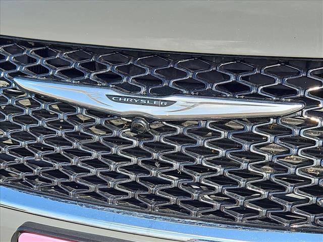 Used 2025 Chrysler Pacifica Select FWD image 28