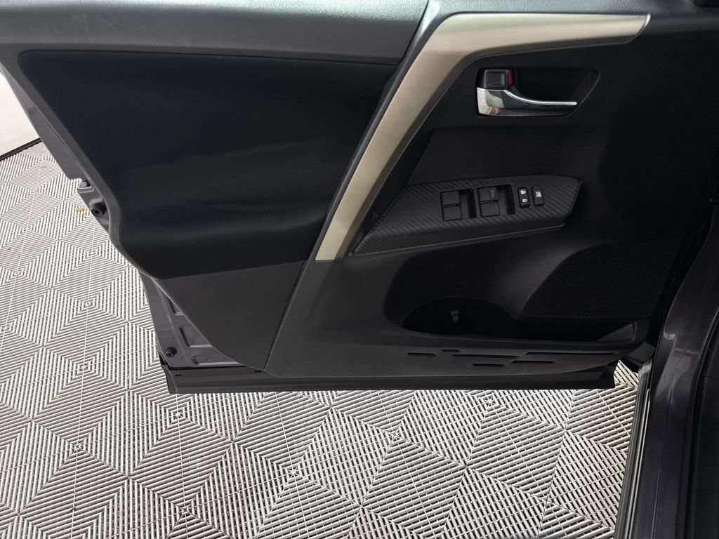 Used 2015 Toyota RAV4 XLE AWD/4WD image 10