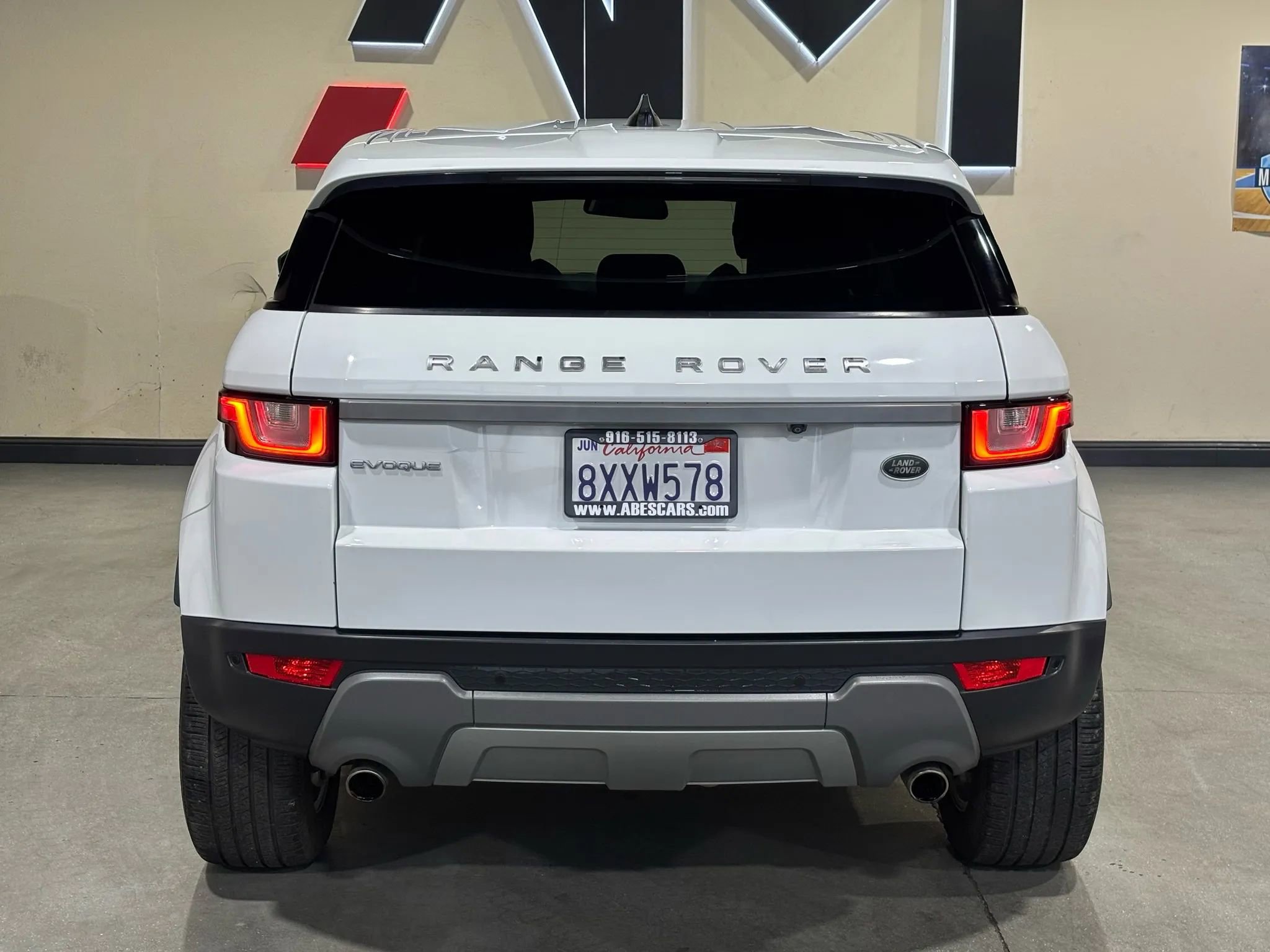 Used 2018 Land Rover Range Rover Evoque image 8