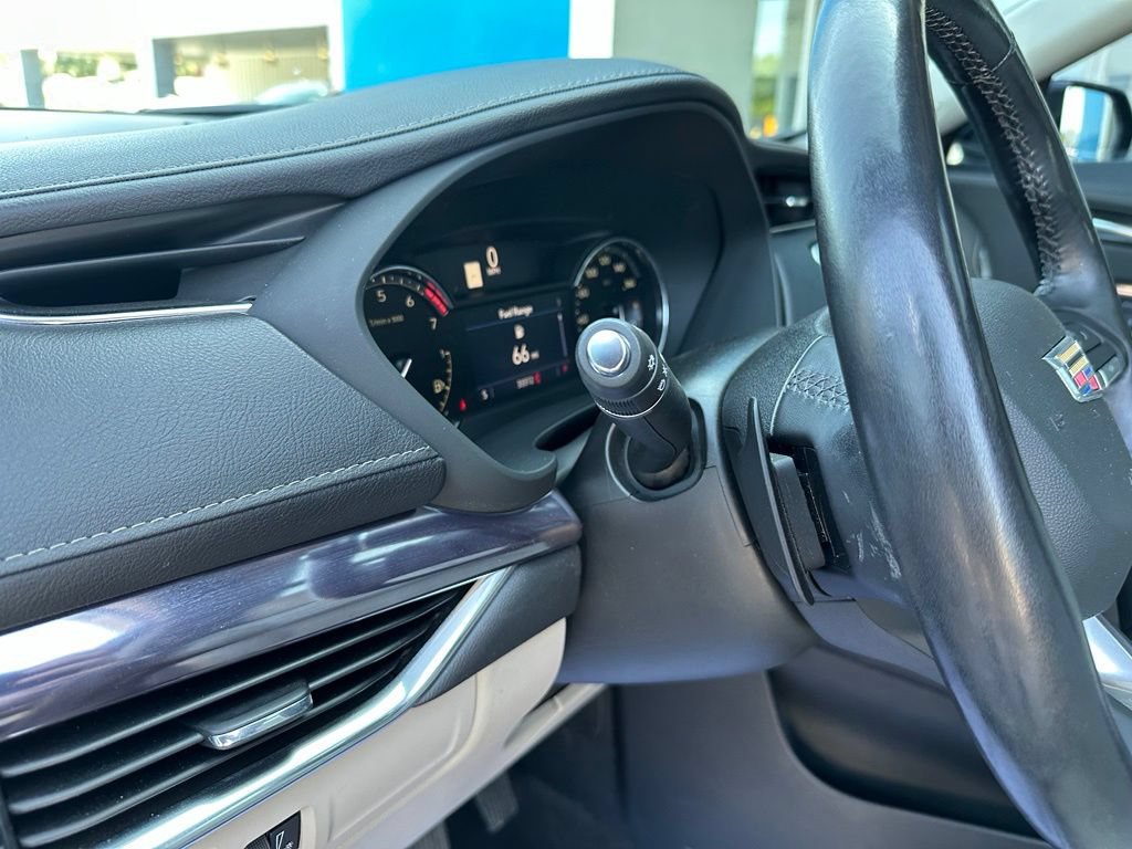 Used 2022 Cadillac XT4 Luxury w/ Cold Weather Package FWD image 29
