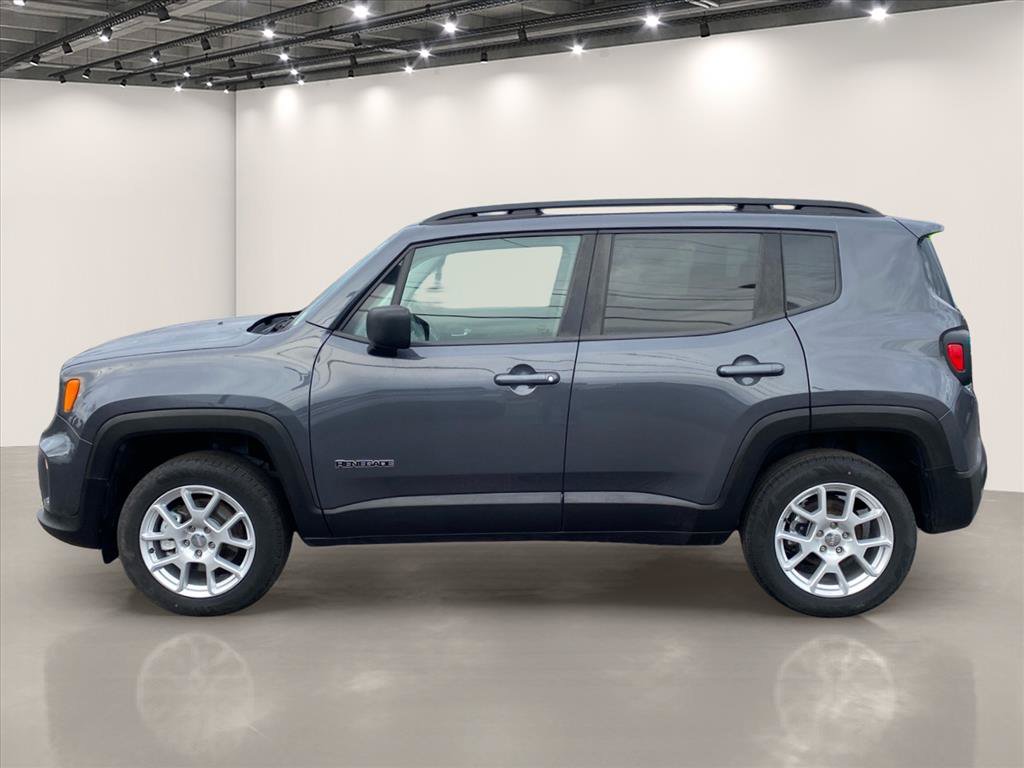 Certified 2023 Jeep Renegade Latitude w/ Premium Group AWD/4WD image 4