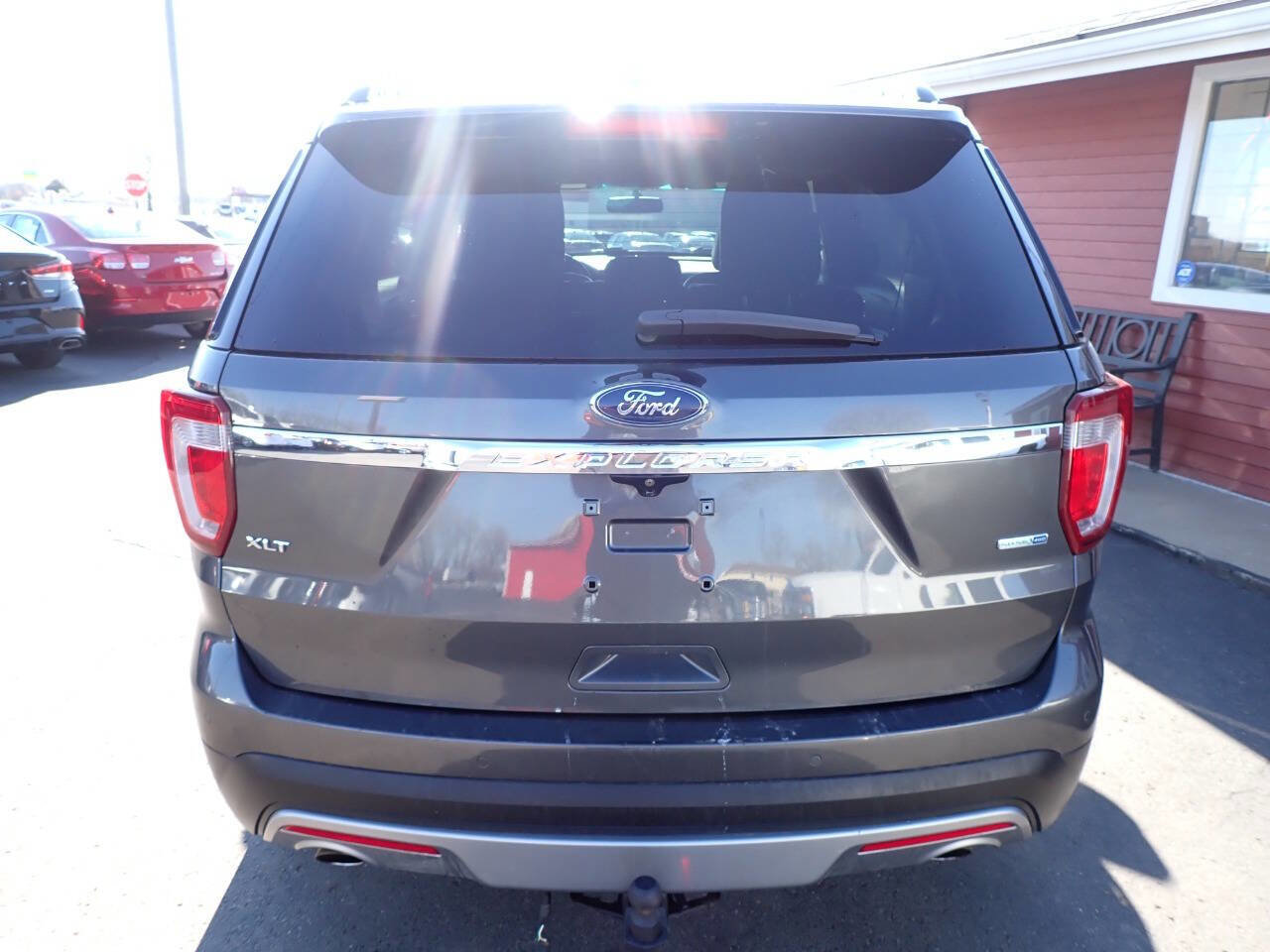 Used 2016 Ford Explorer XLT w/ Equipment Group 202A image 5
