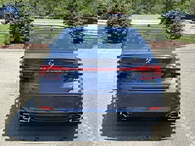 Used 2019 Toyota Avalon XLE w/ Moonroof Package FWD image 4