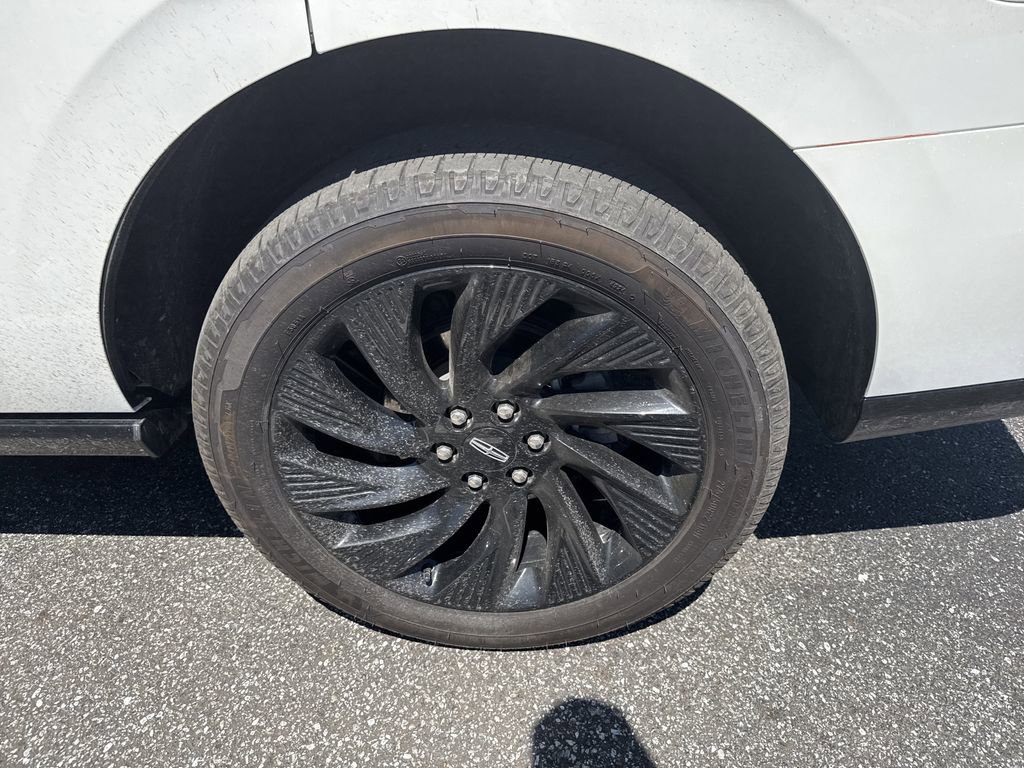 Used 2025 Lincoln Navigator Reserve w/ Jet Appearance Package image 16