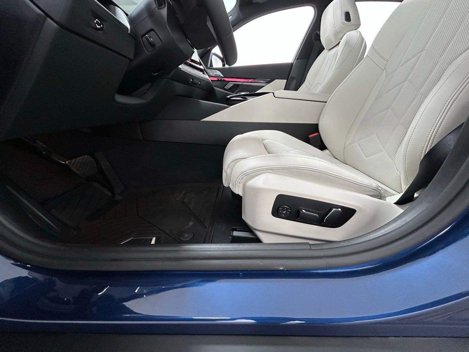 Used 2026 BMW i5 eDrive40 w/ Premium Package image 31