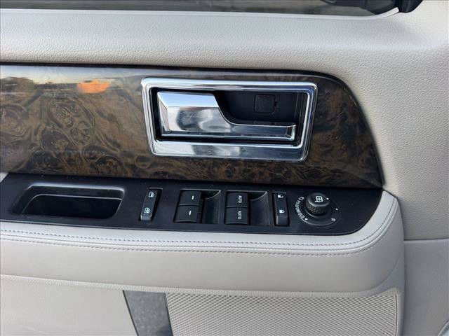 Used 2015 Lincoln Navigator L 2WD image 16