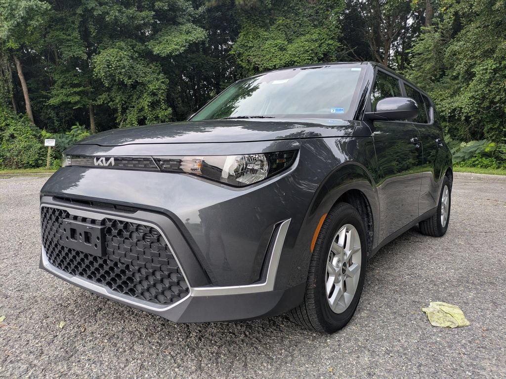 Used 2025 Kia Soul LX w/ LX Technology Package FWD image 8
