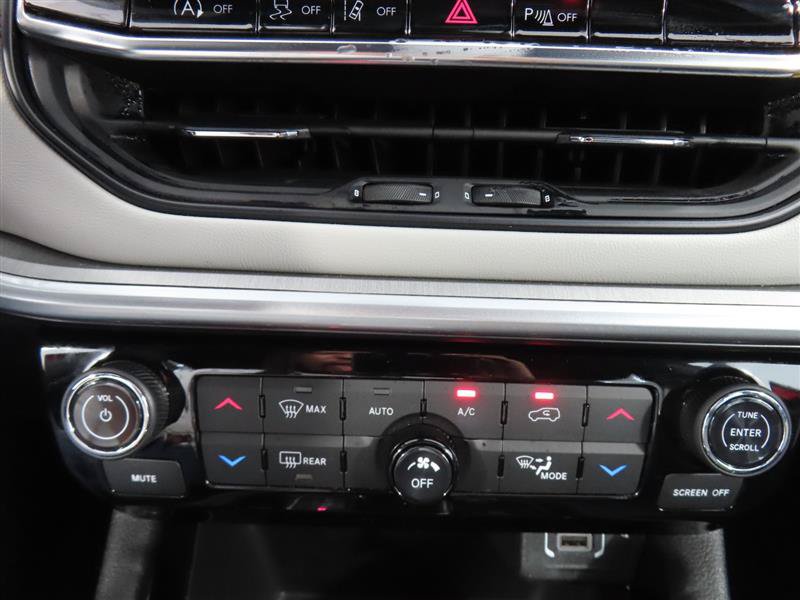 Used 2025 Jeep Compass Limited AWD/4WD image 28