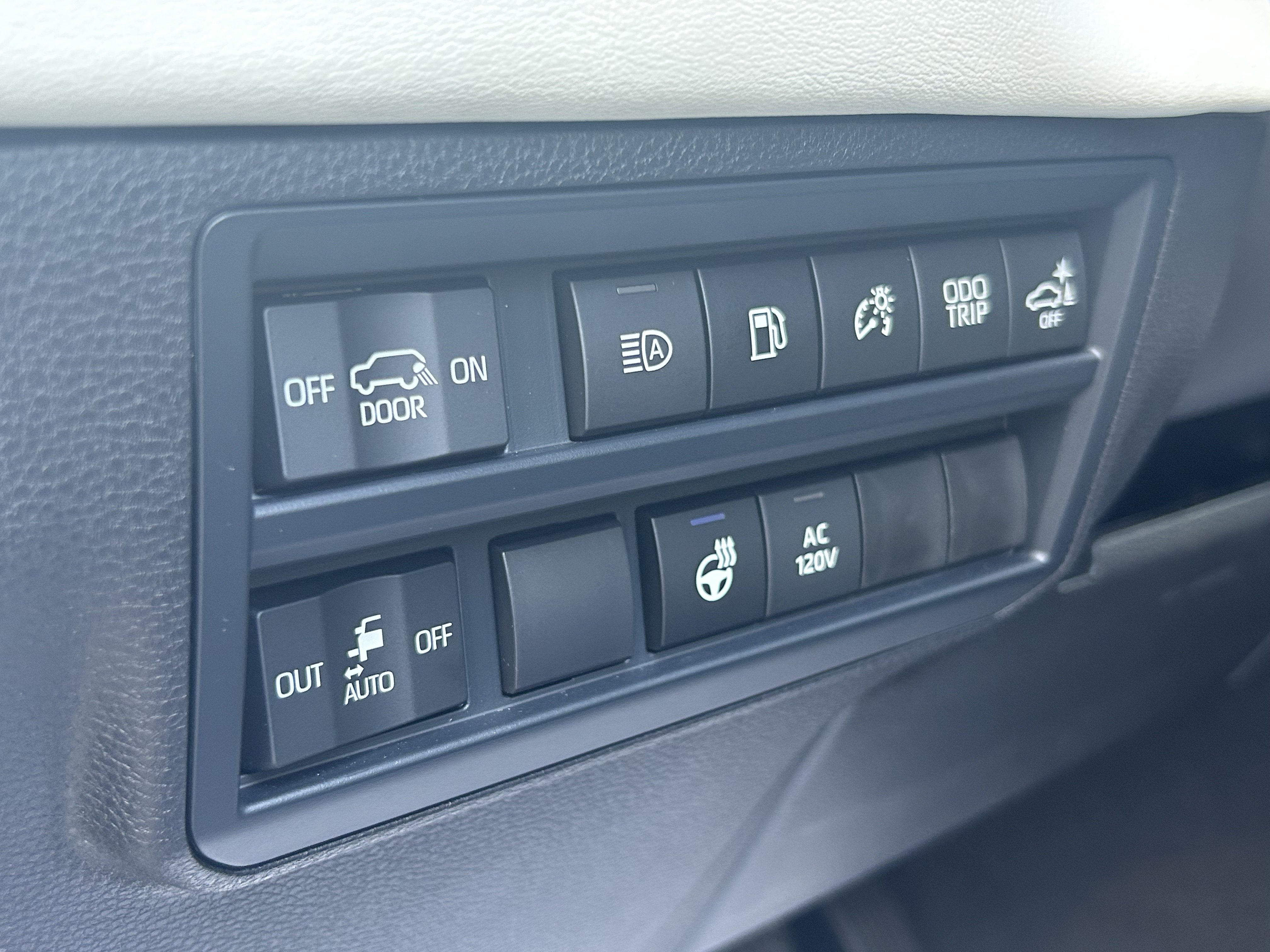 Certified 2025 Toyota Sequoia Capstone AWD/4WD image 16