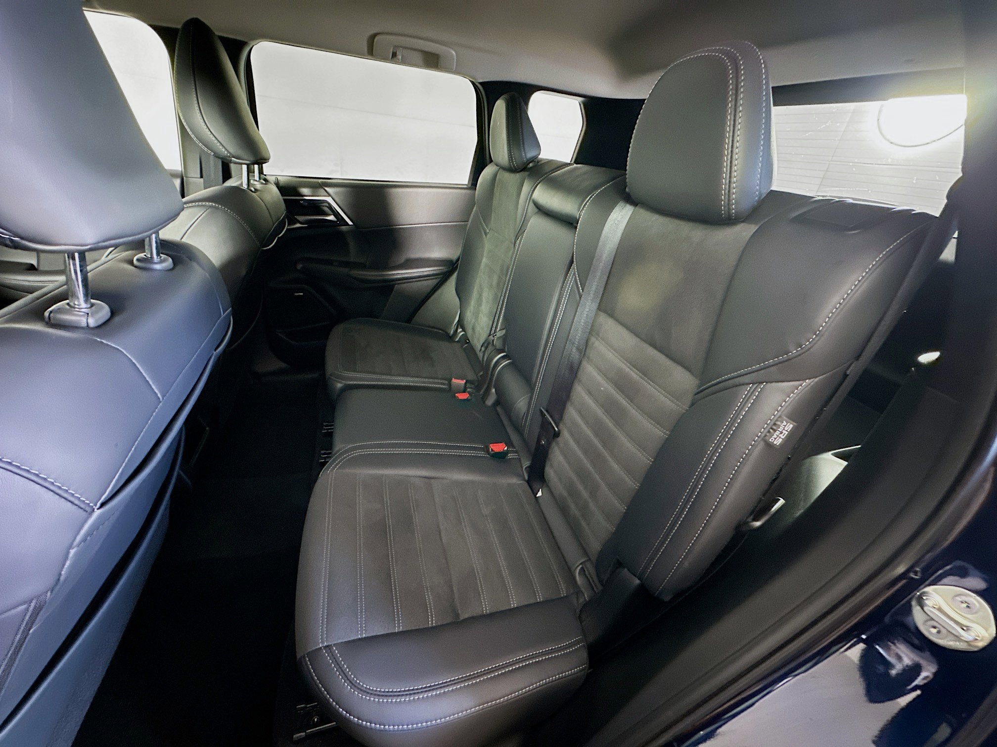 Used 2025 Mitsubishi Outlander SE AWD/4WD image 27