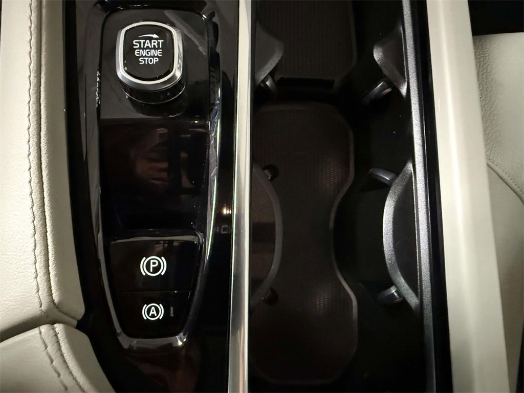 Used 2023 Volvo XC90 T8 Plus image 23