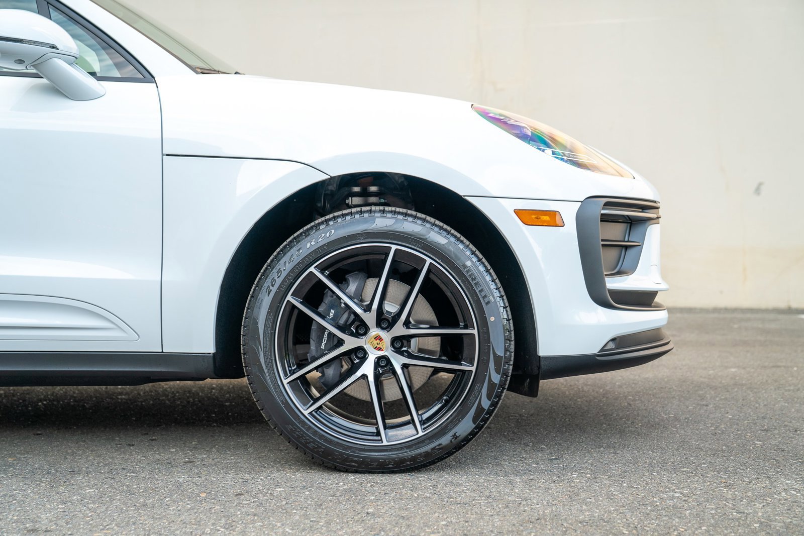 Certified 2025 Porsche Macan image 9