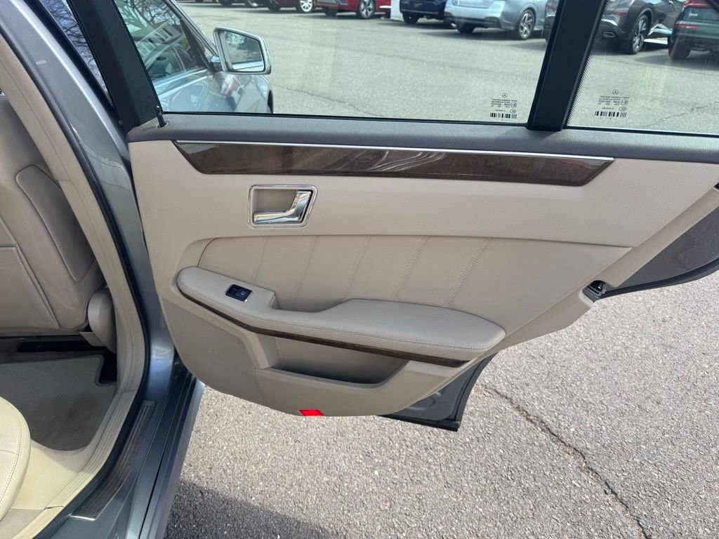 Used 2010 Mercedes-Benz E 350 4MATIC Sedan image 21