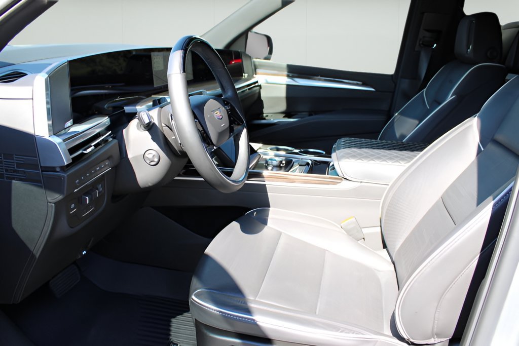 Used 2025 Cadillac Escalade ESV Premium Luxury w/ Touring Package AWD/4WD image 9
