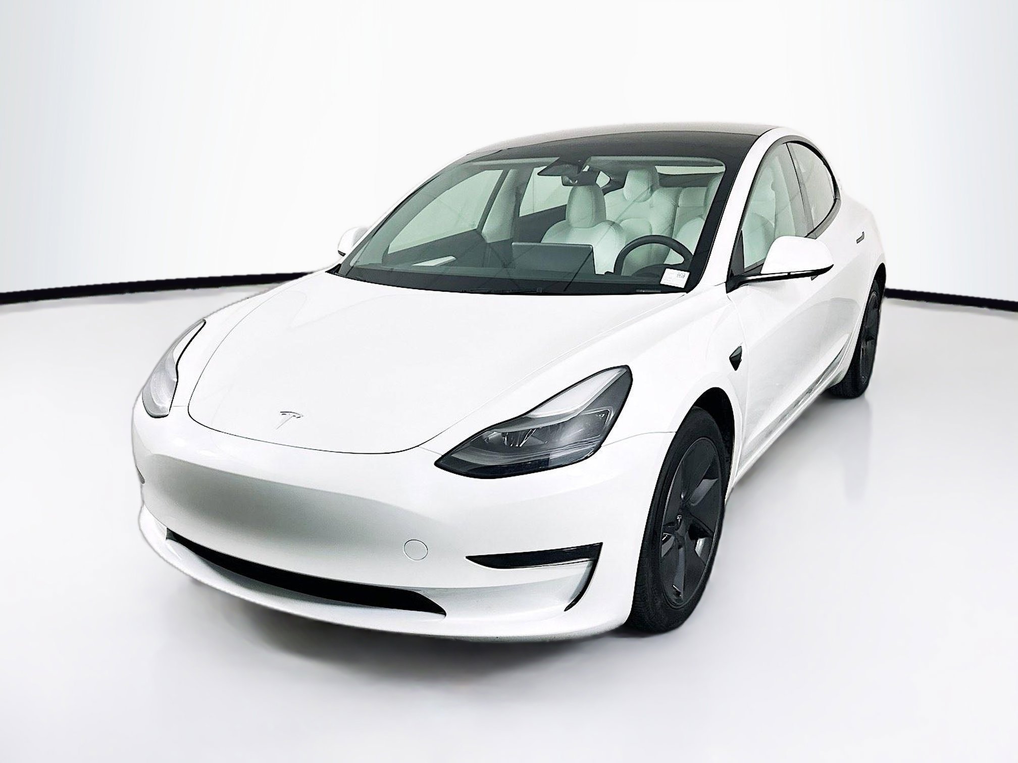 Used 2023 Tesla Model 3 Standard Range image 3