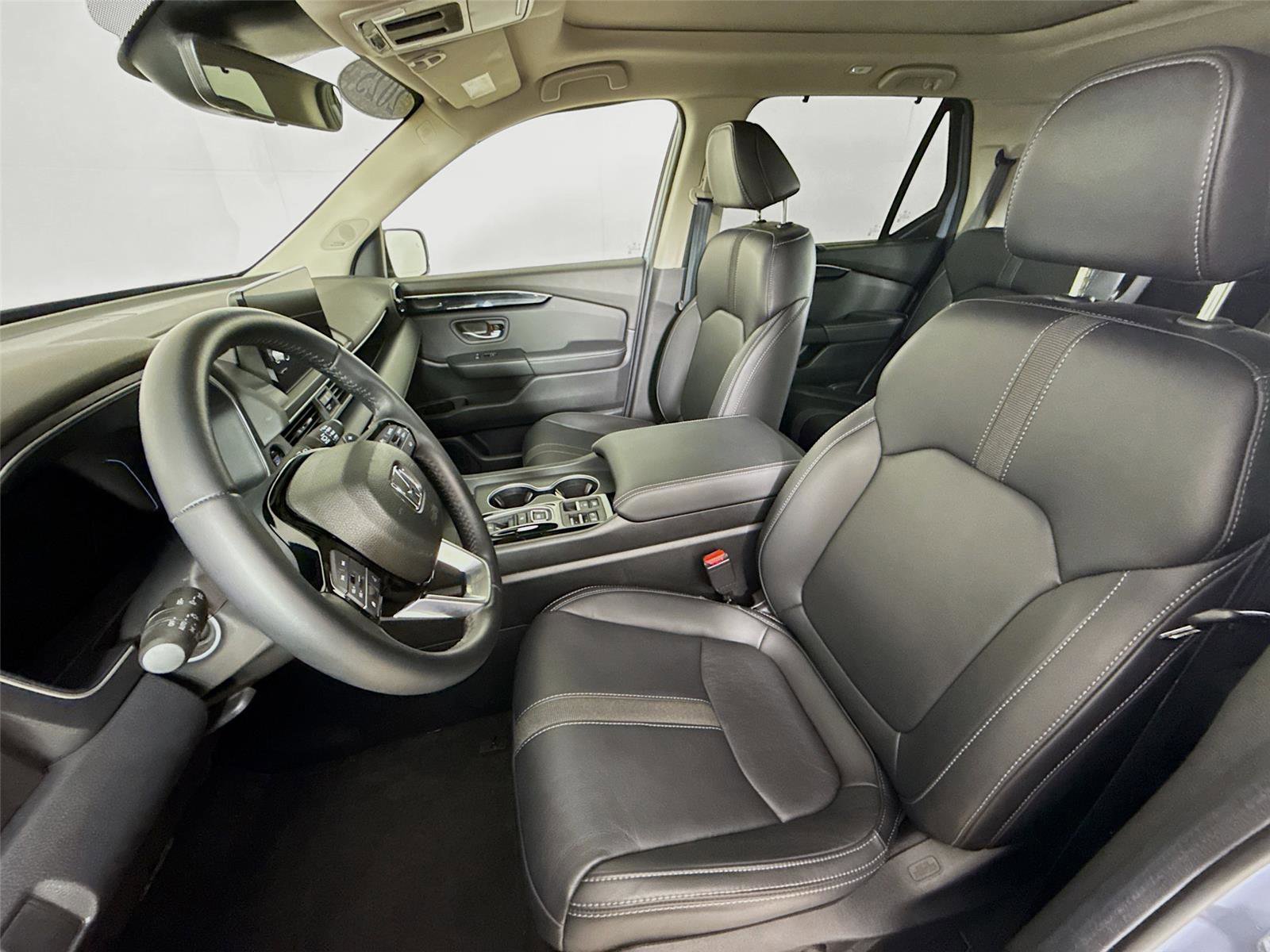 Used 2025 Honda Pilot Touring image 5