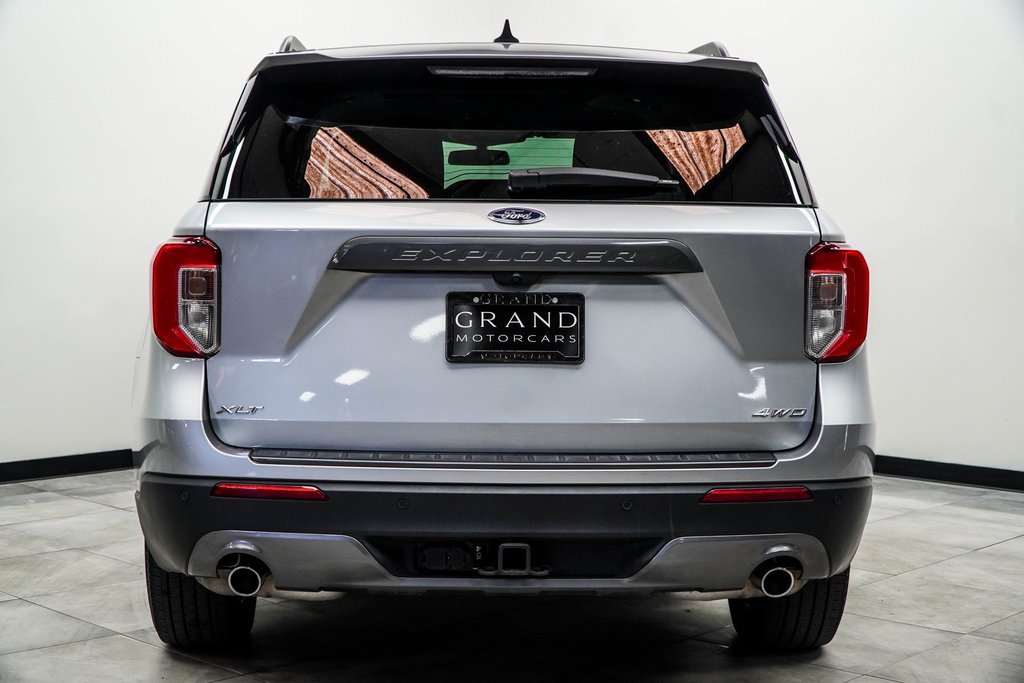 Used 2022 Ford Explorer XLT w/ Equipment Group 202A image 9