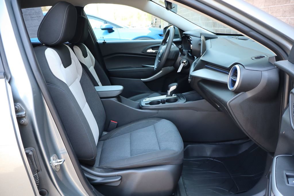 Used 2024 Chevrolet Trax LS w/ LS Convenience Package FWD image 38