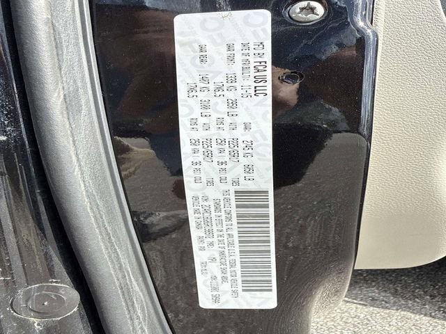 Used 2016 Chrysler Town & Country Touring image 32