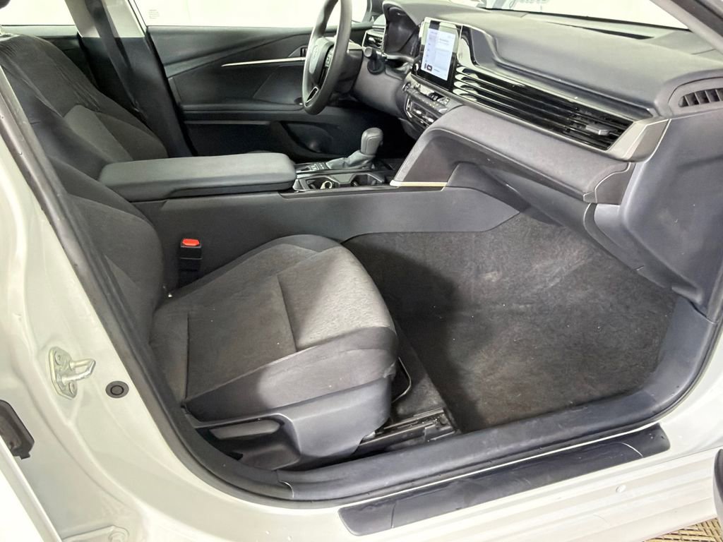 Used 2025 Toyota Camry LE image 13