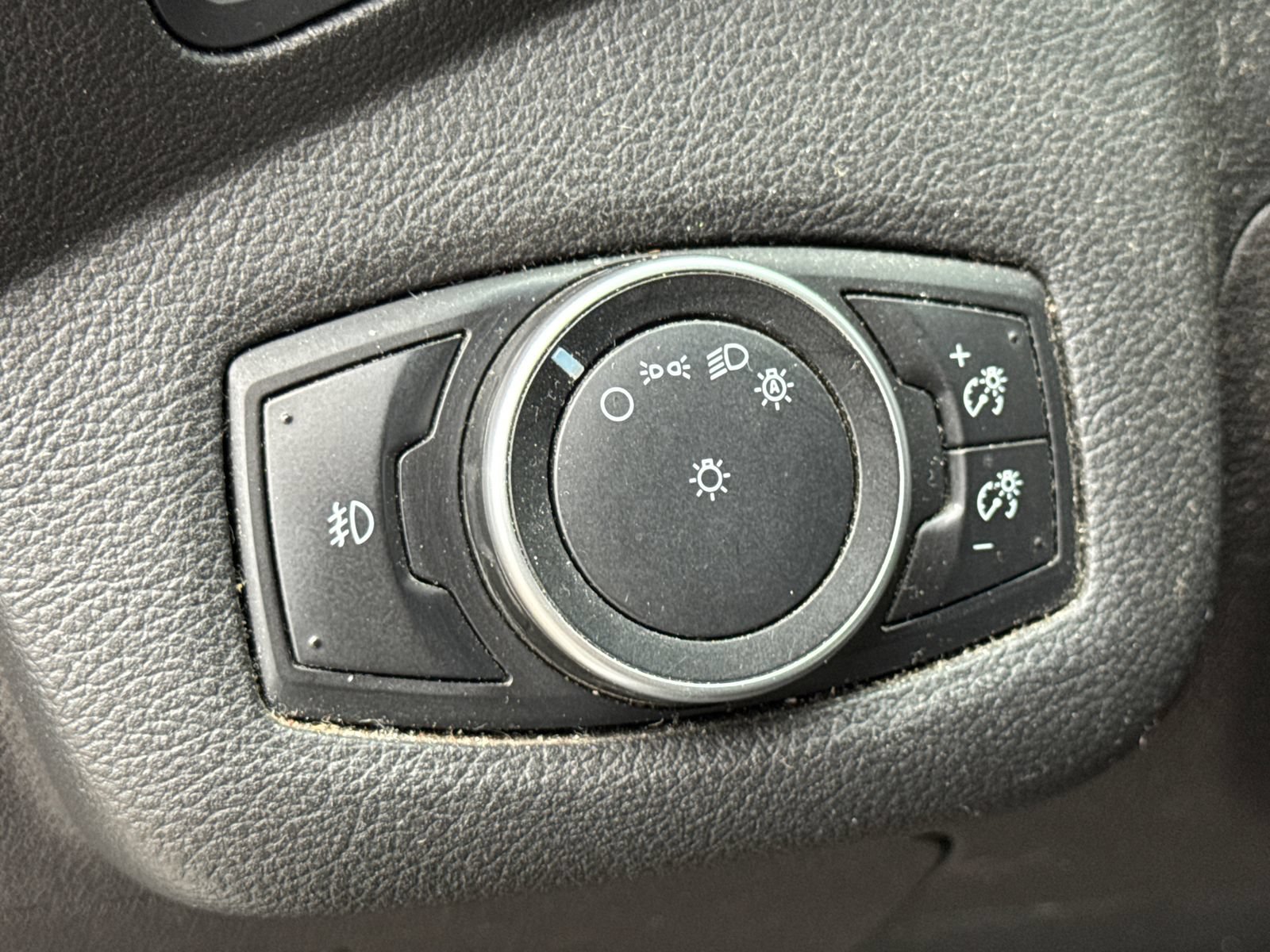 Used 2015 Ford C-MAX SEL FWD image 16