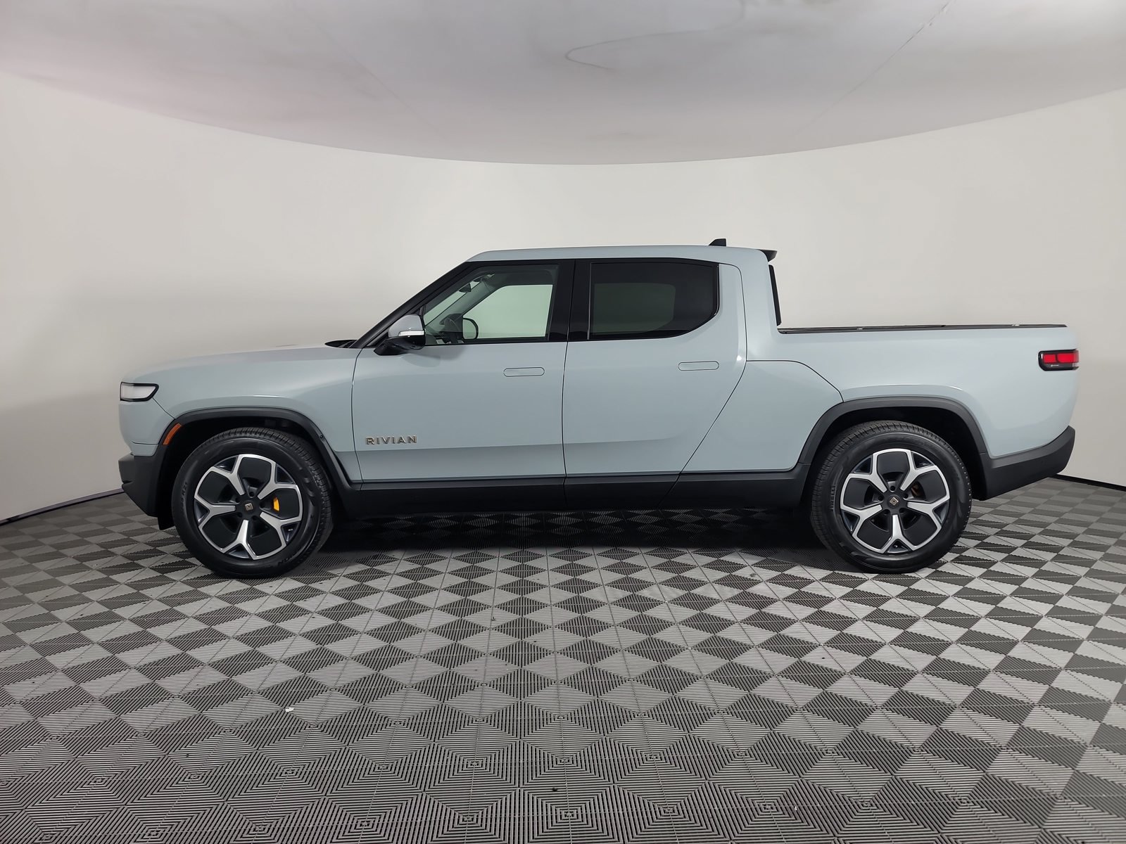 Used 2022 Rivian R1T Adventure AWD/4WD image 2