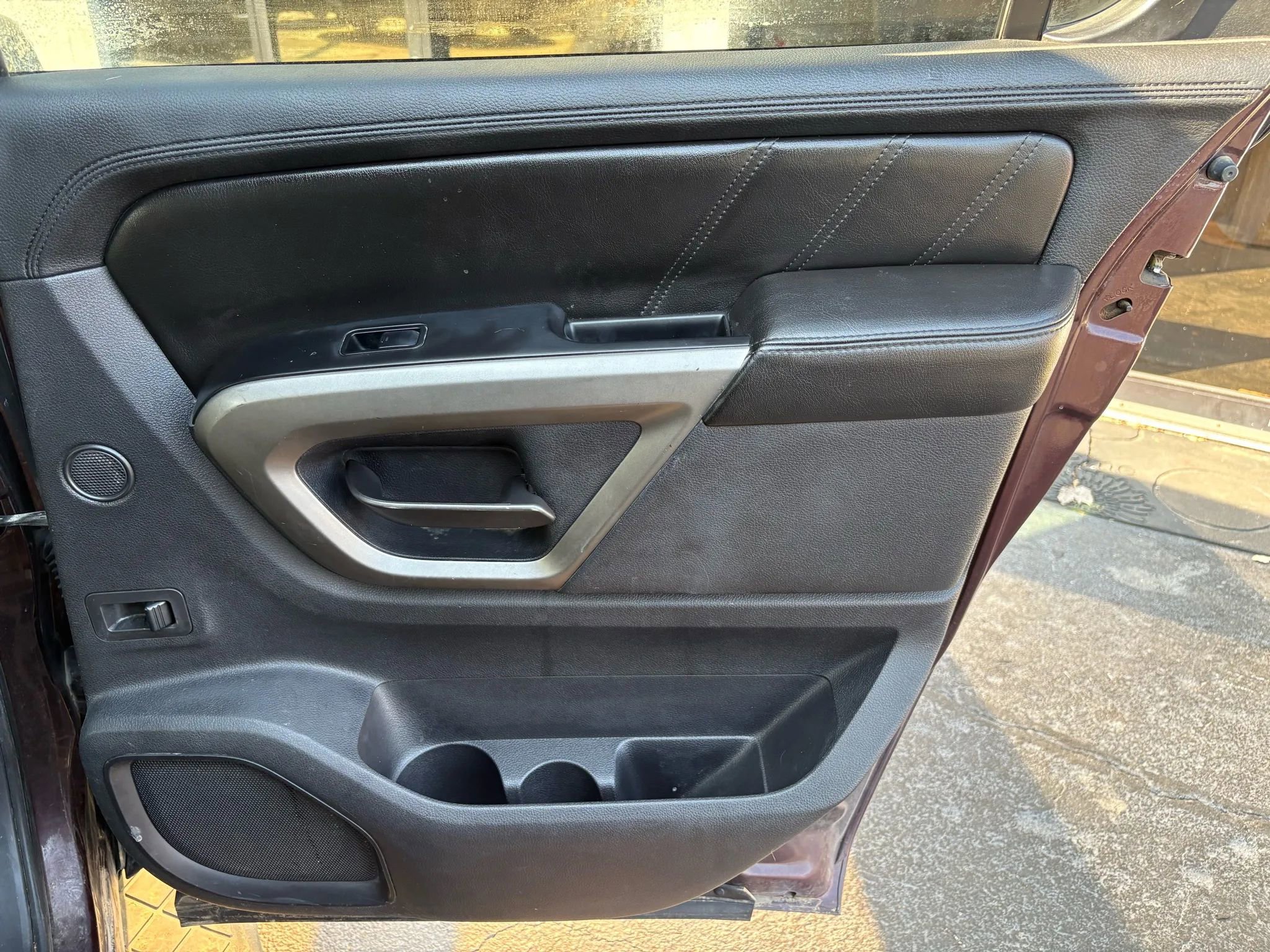 Used 2015 Nissan Armada Platinum w/ 2nd Row Captain Seat Package RWD image 13