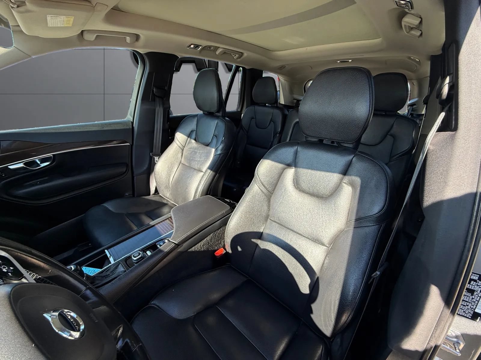 Used 2019 Volvo XC90 T5 Momentum w/ Multimedia Package AWD/4WD image 17