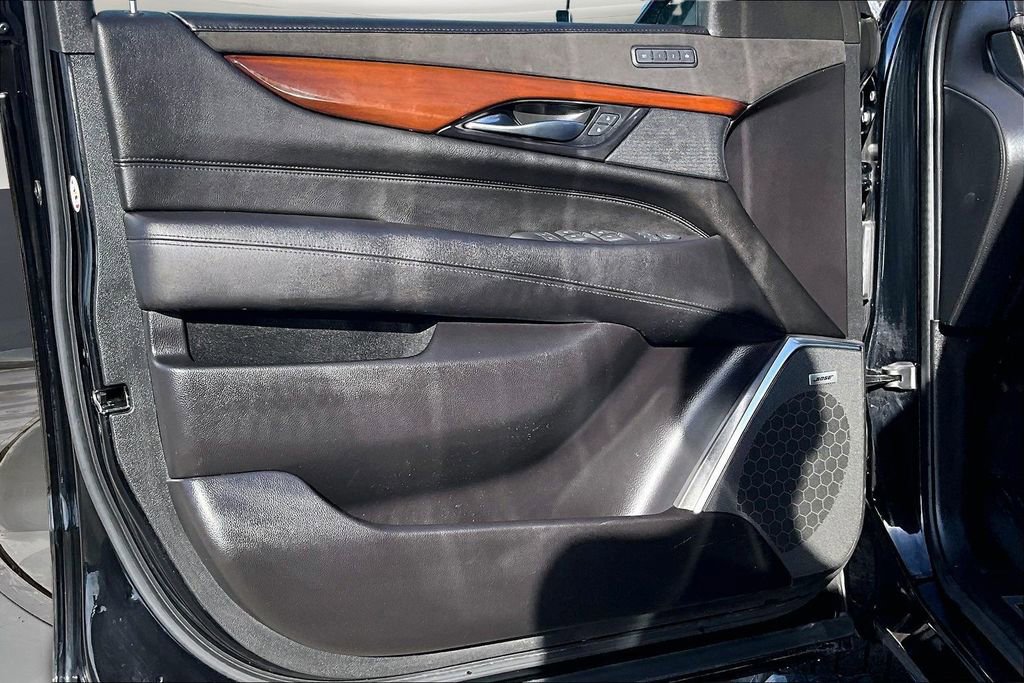 Used 2019 Cadillac Escalade Premium Luxury image 18