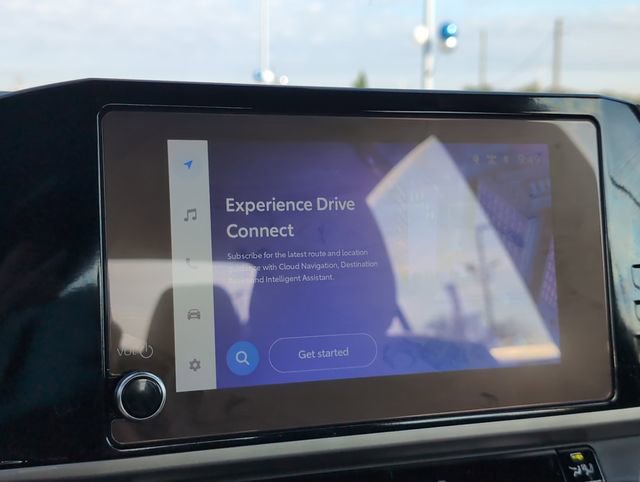 Used 2025 Toyota Camry SE image 14