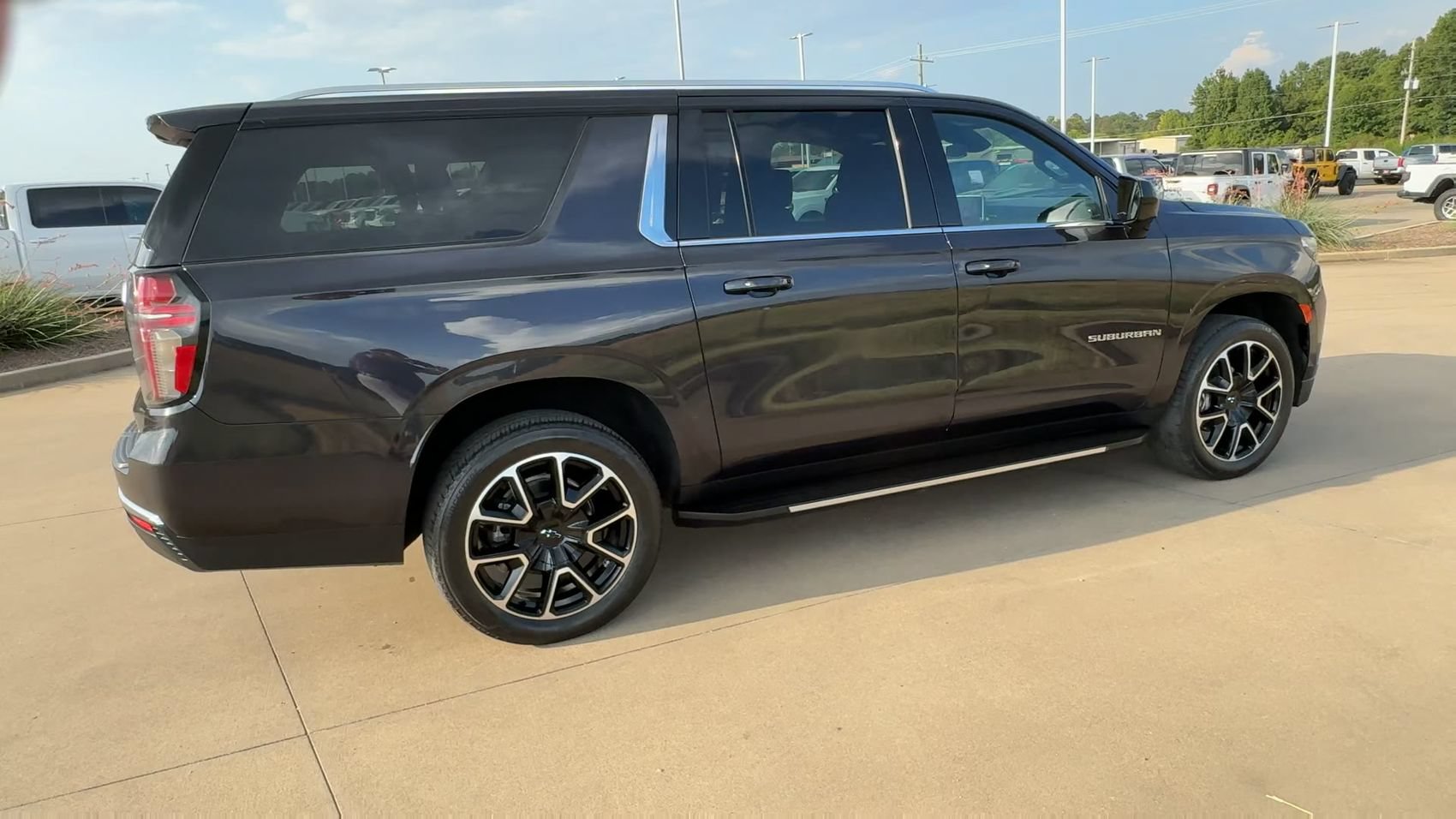 Used 2024 Chevrolet Suburban LT AWD/4WD image 9
