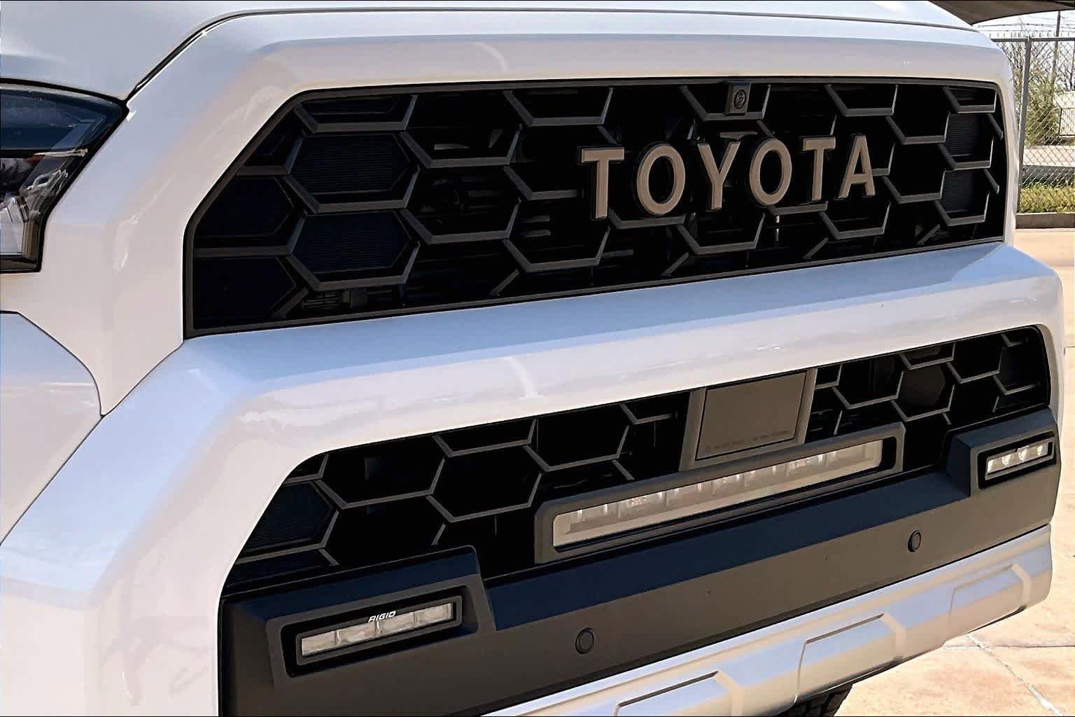 Used 2025 Toyota 4Runner Trailhunter AWD/4WD image 27