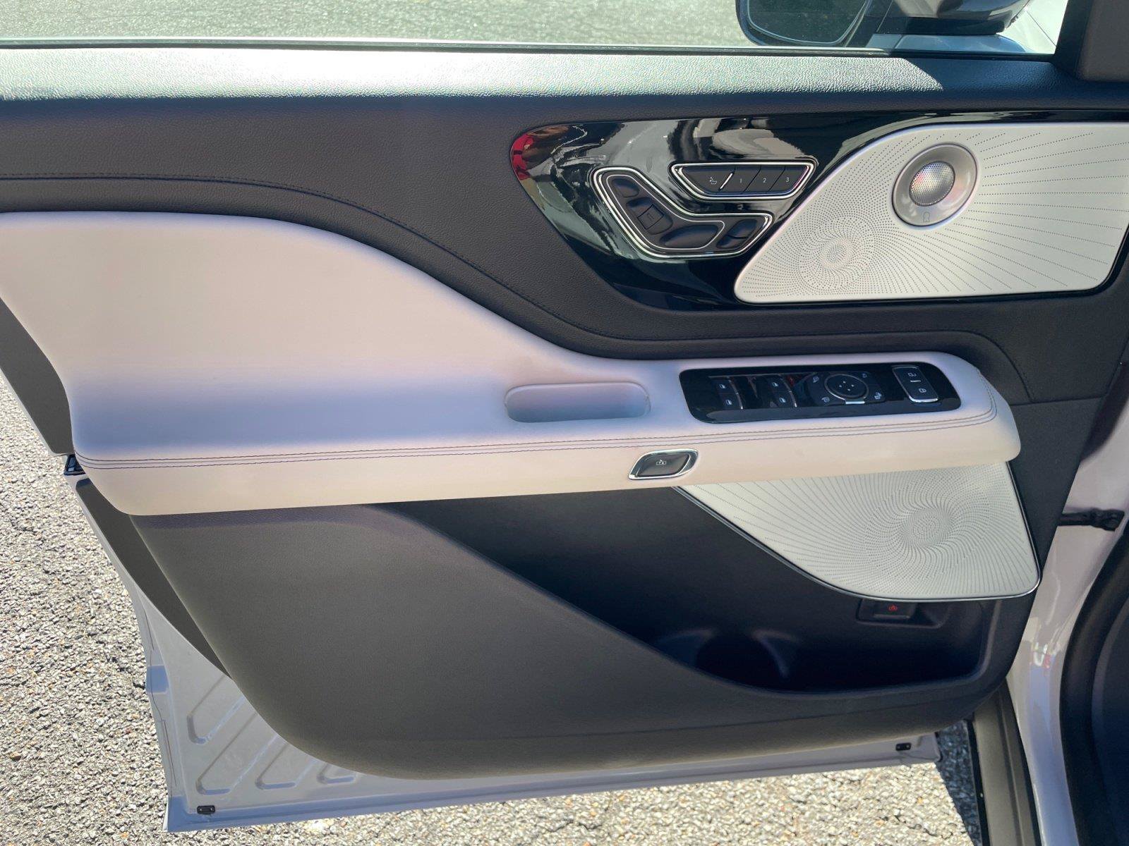 New 2027 Lincoln Aviator Reserve AWD/4WD image 18