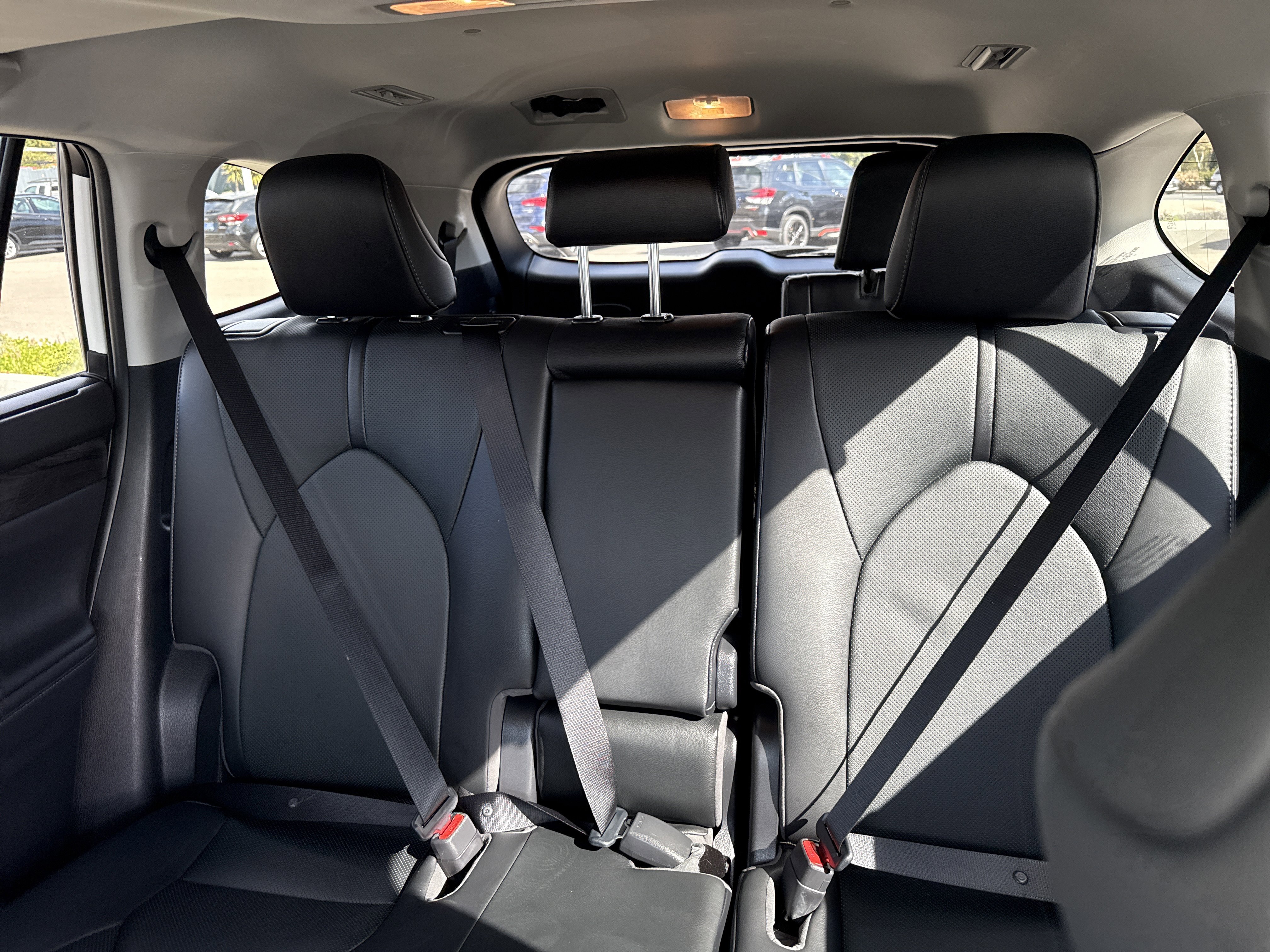 Used 2020 Toyota Highlander Limited image 17