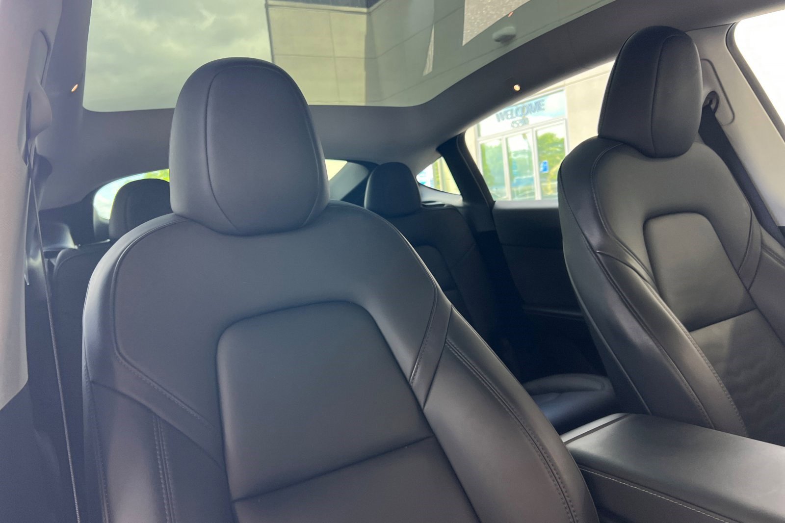 Used 2024 Tesla Model Y Long Range AWD/4WD image 30