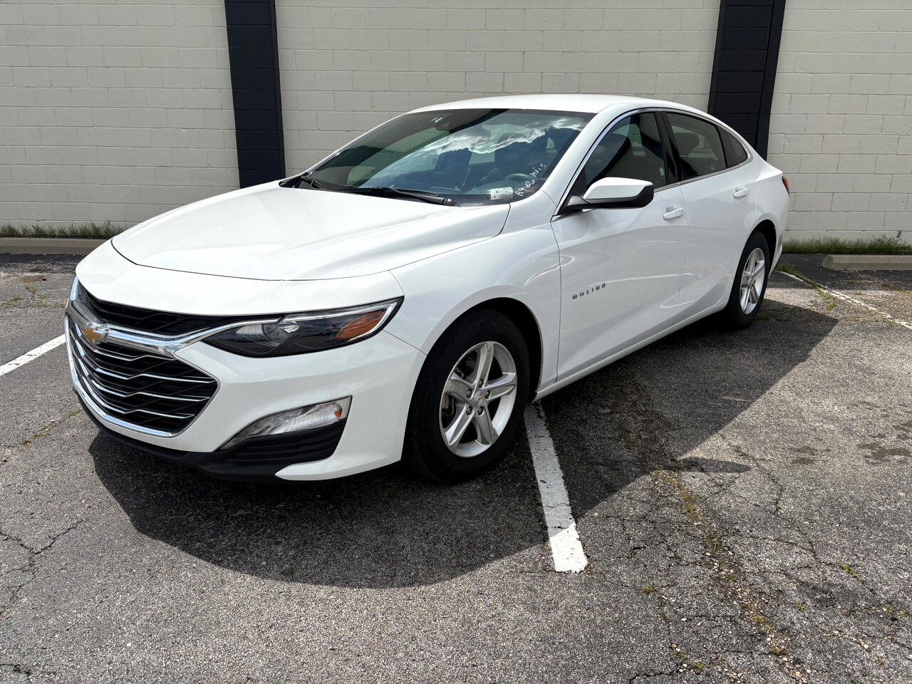 Used 2023 Chevrolet Malibu LT image 1